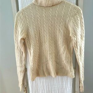 J Crew women’s merino blend turtle neck / roll neck ivory sweater. Size M